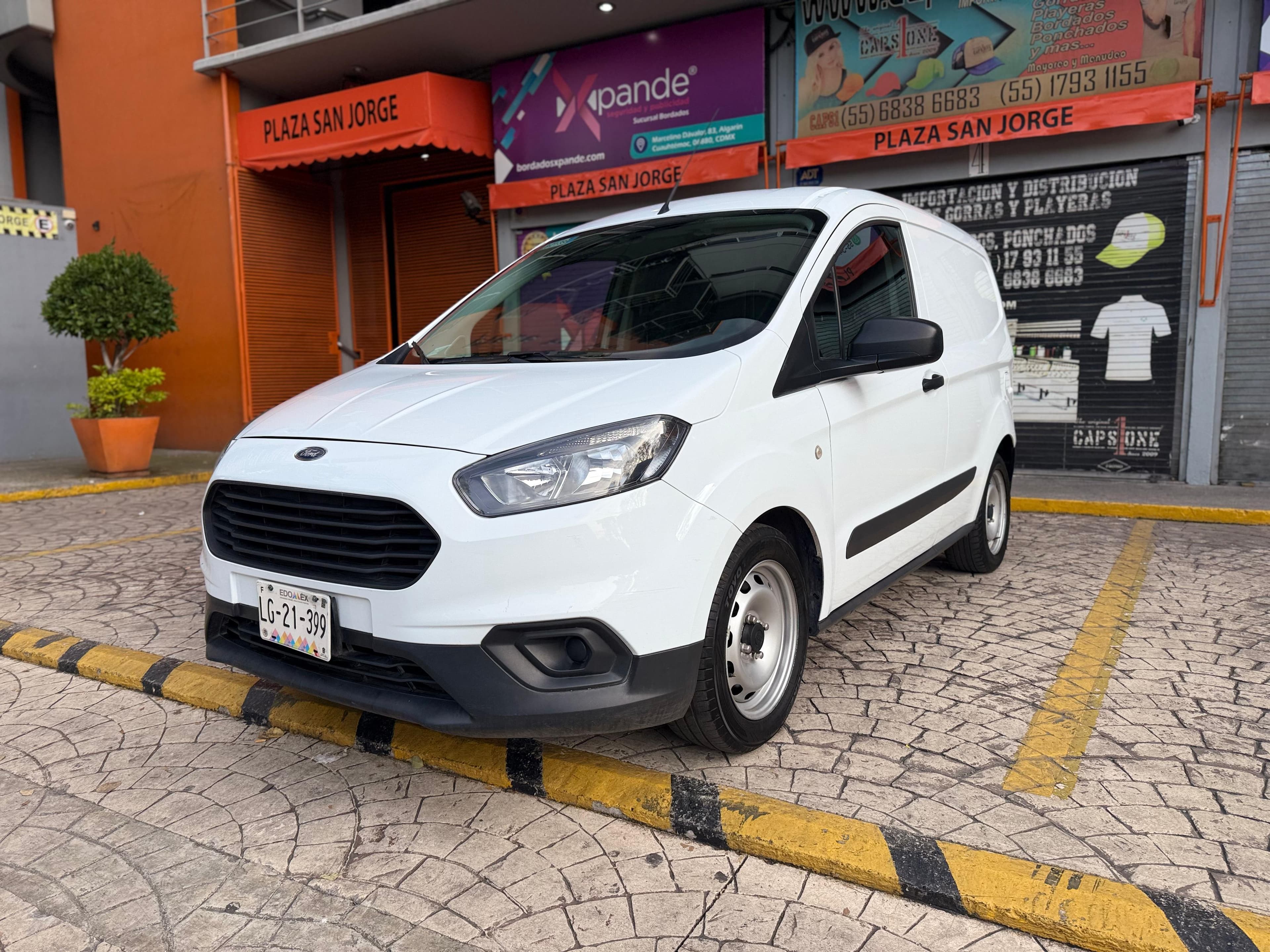 TRANSIT COURIER VAN 2023
